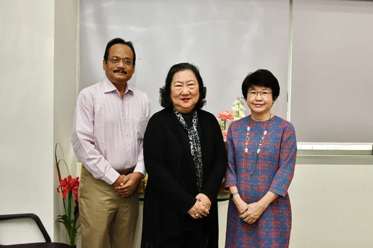 University of Dhaka เยือนสถาบัน