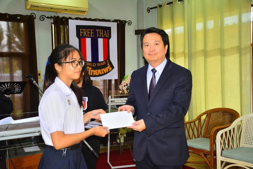 10 1 ร่วมงานและวางพวงมาลาวันเทิดเกียรติเสรีไทย