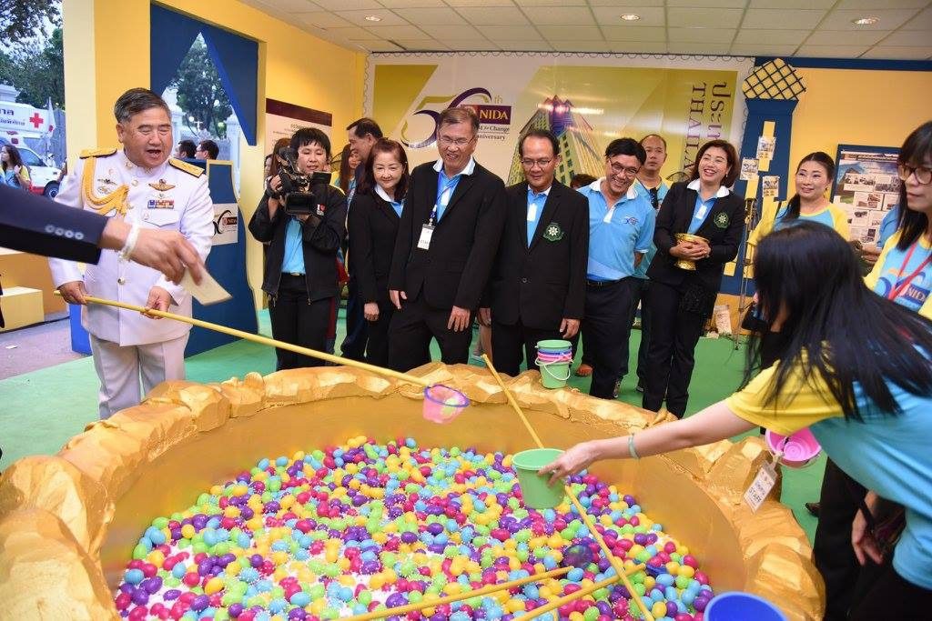 พิธีเปิดร้านกาชาดนิด้า