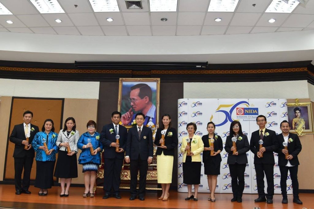 พิธีถวายเครื่องราชสักการะ และถวายราชสดุดีพระบาทสมเด็จพระเจ้าอยู่หัว