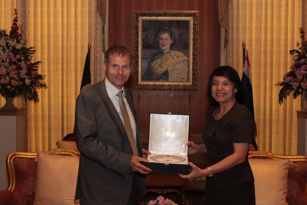 590526 04 11zon เอกอัครราชทูตแห่งราชอาณาจักรเบลเยี่ยมเยือนสถาบัน