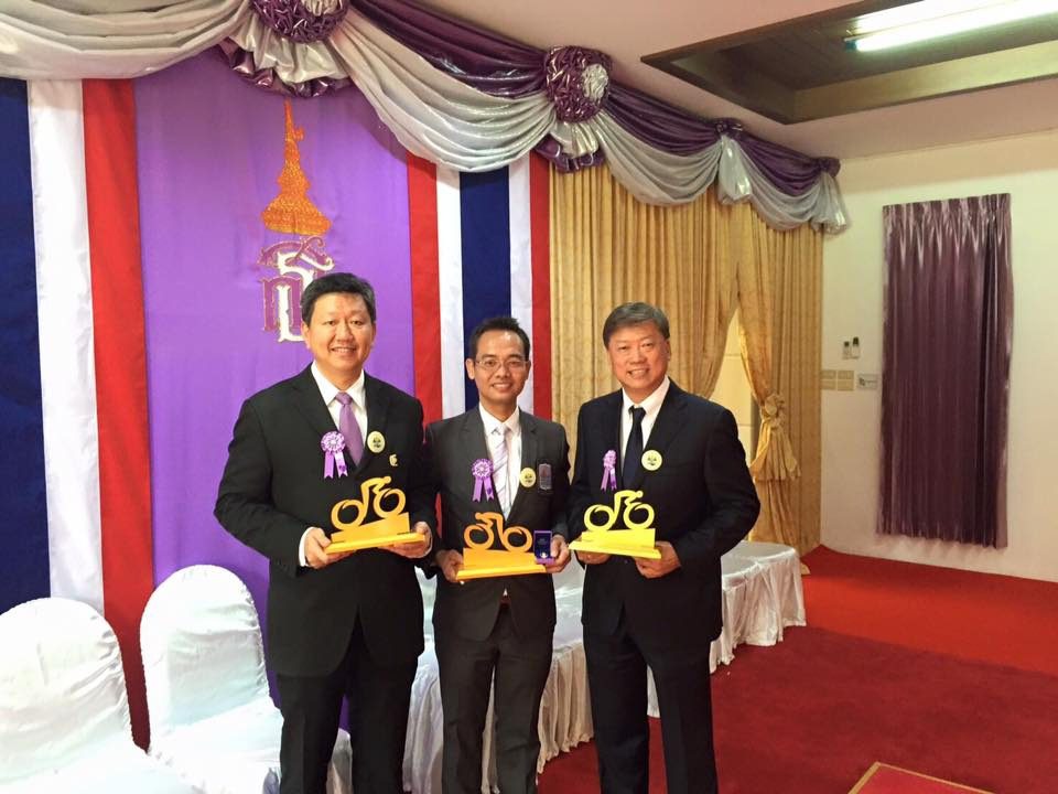 590627 01 11zon เฝ้าทูลละอองพระบาท น้อมเกล้าน้อมกระหม่อมถวายจักรยาน