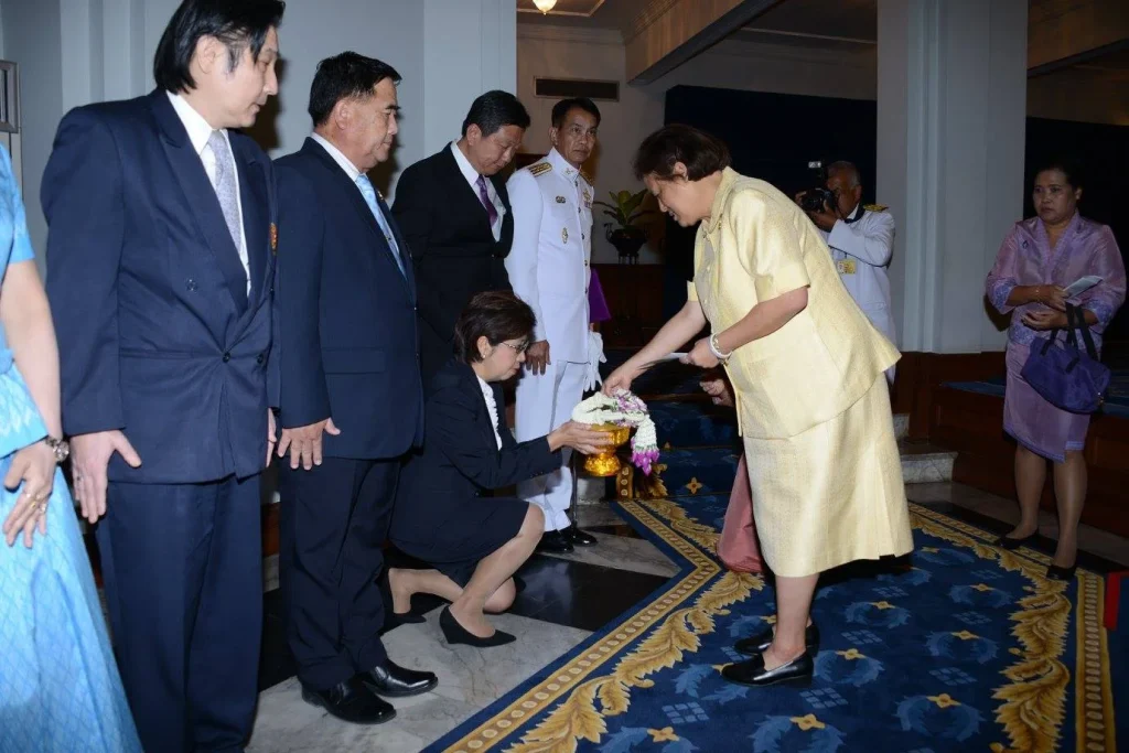 ถวายเงินรายได้จากการจัดการแข่งขันกอล์ฟการกุศลชิงถ้วยพระราชทาน