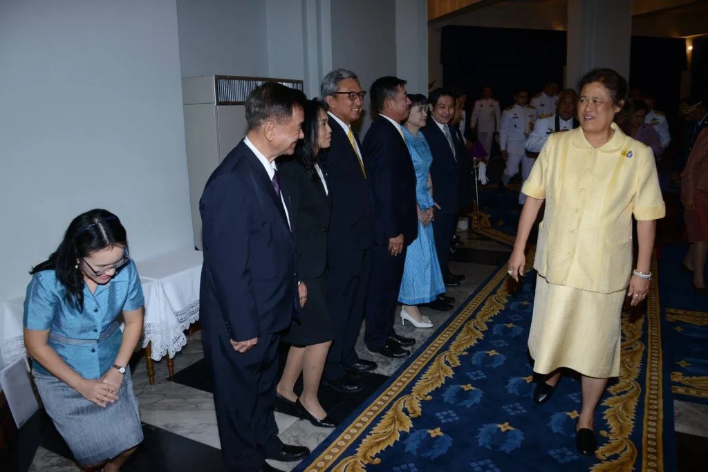 ถวายเงินรายได้จากการจัดการแข่งขันกอล์ฟการกุศลชิงถ้วยพระราชทาน