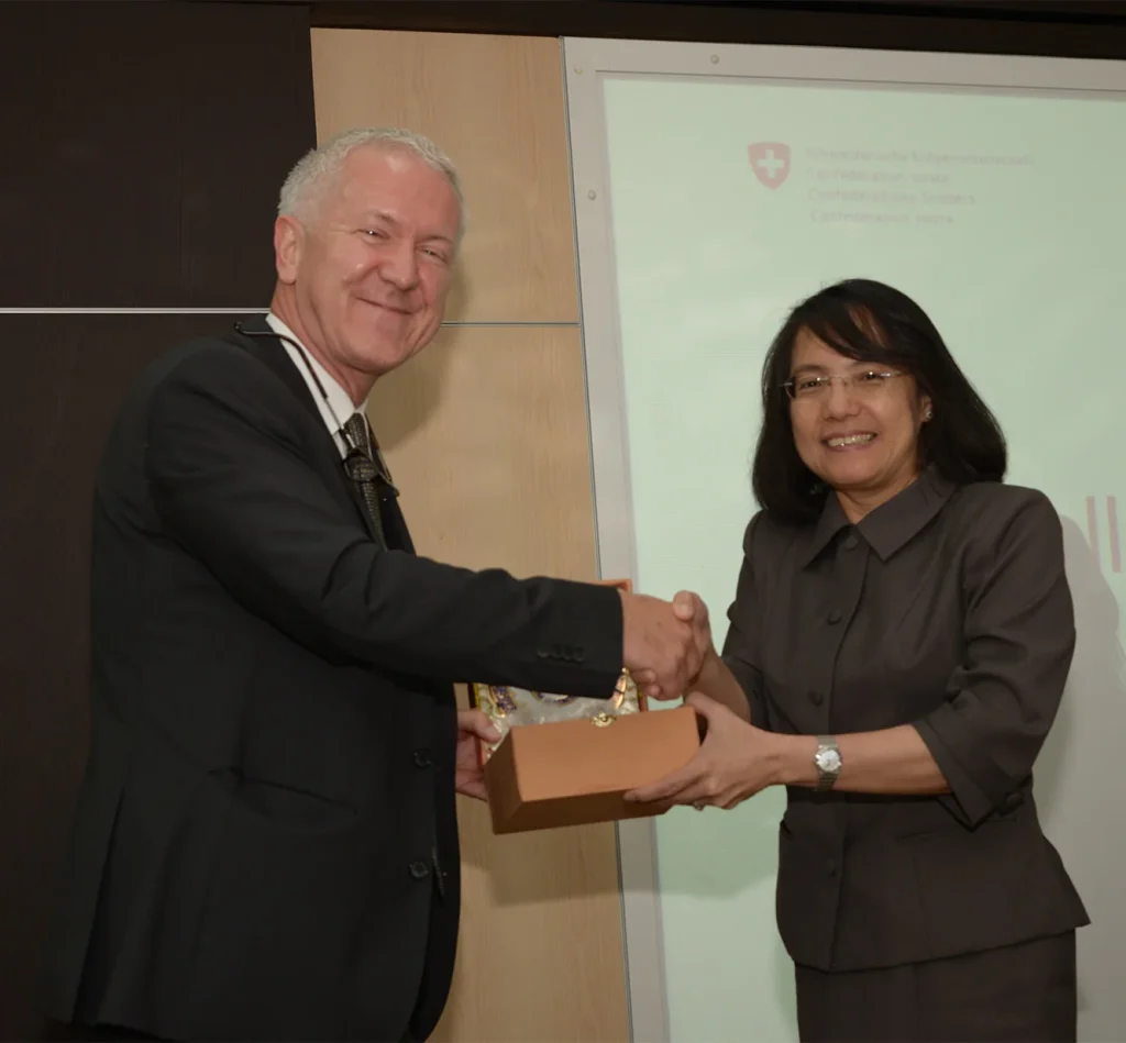 591010 04 Academic Forum