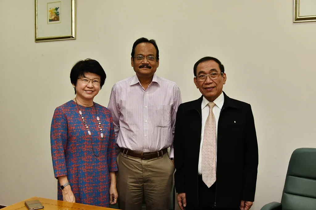 University of Dhaka เยือนสถาบัน