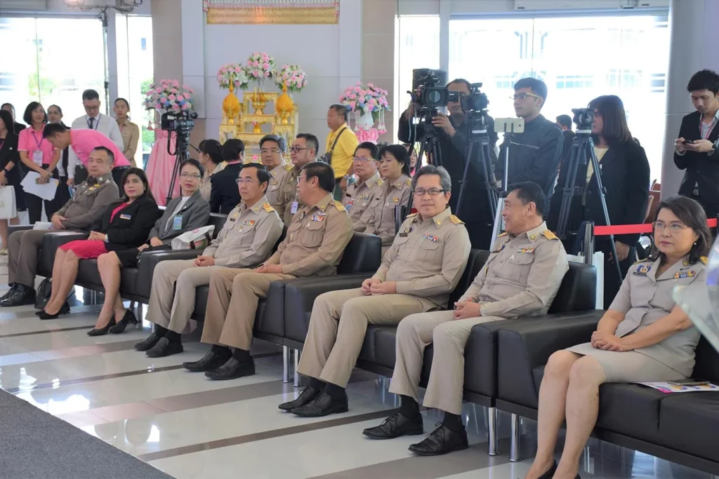 611119 01 Poll “ความรุนแรงในสังคมไทย ลดลงได้ด้วย (ใคร?) คุณ”