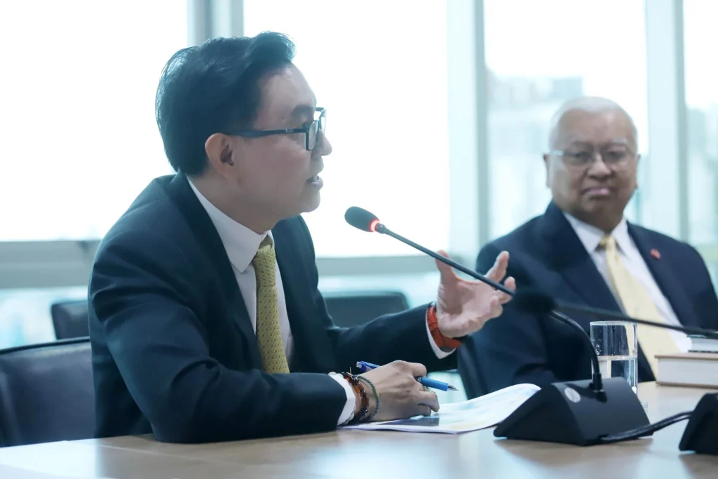 NIDA พบ ศาสตราจารย์พิเศษ ดร.เอนก เหล่าธรรมทัศน์