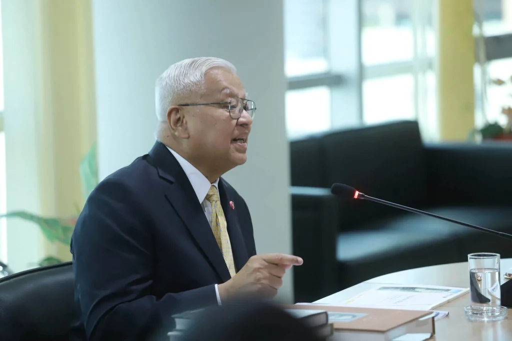 NIDA พบ ศาสตราจารย์พิเศษ ดร.เอนก เหล่าธรรมทัศน์