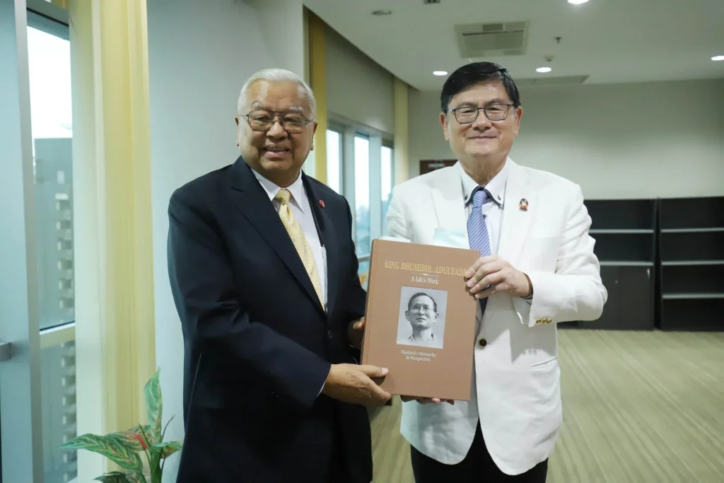 NIDA พบ ศาสตราจารย์พิเศษ ดร.เอนก เหล่าธรรมทัศน์