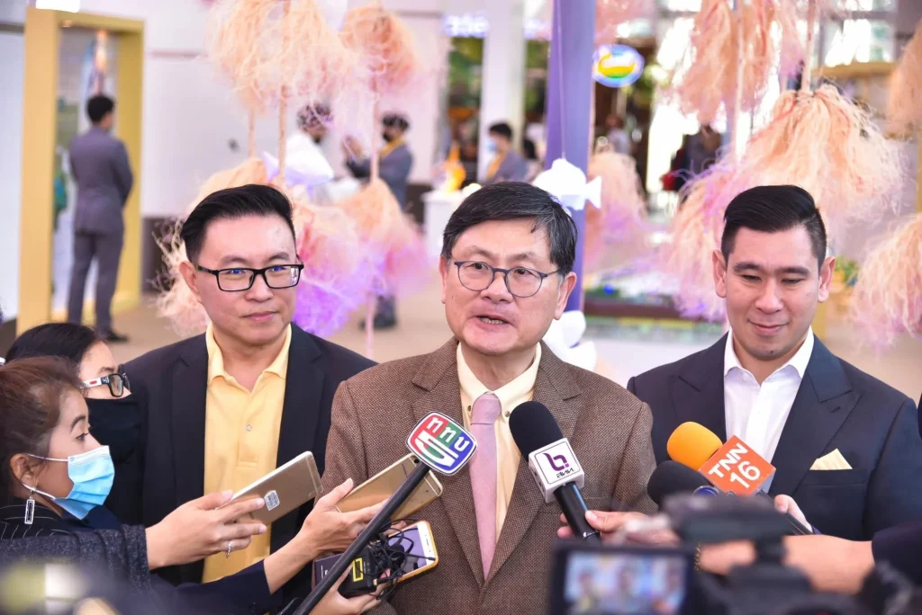 631204nida 06 นิด้าร่วมจัดแสดงนิทรรศการเทิดพระเกียรติ งานของพ่อ