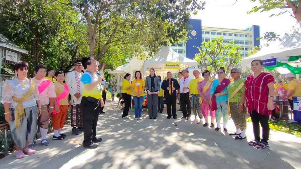 ตลาดนัดนิด้า ช่วยกาชาด ช่วยชุมชน..