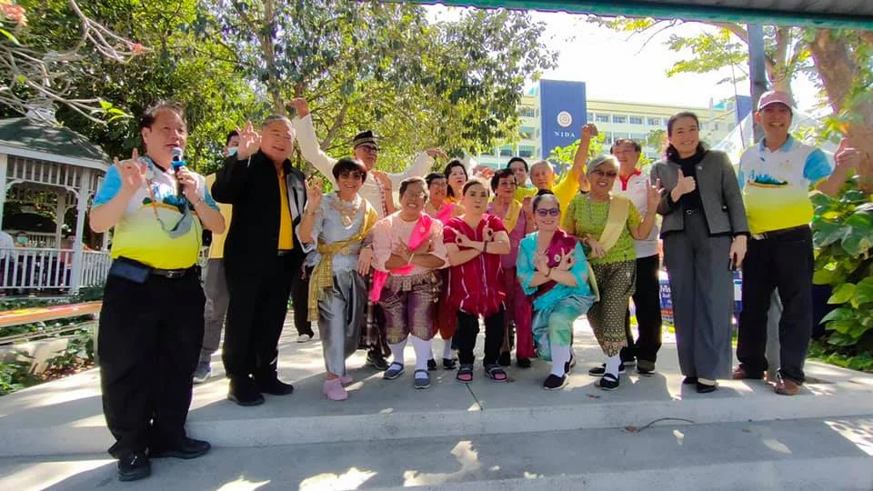 ตลาดนัดนิด้า ช่วยกาชาด ช่วยชุมชน..