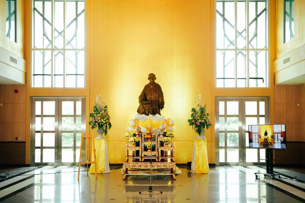 ‘นิด้า’ จัดพิธีน้อมรำลึก วันคล้ายวันสวรรคต ร.๙ พระผู้ทรงก่อกำเนิดสถาบัน