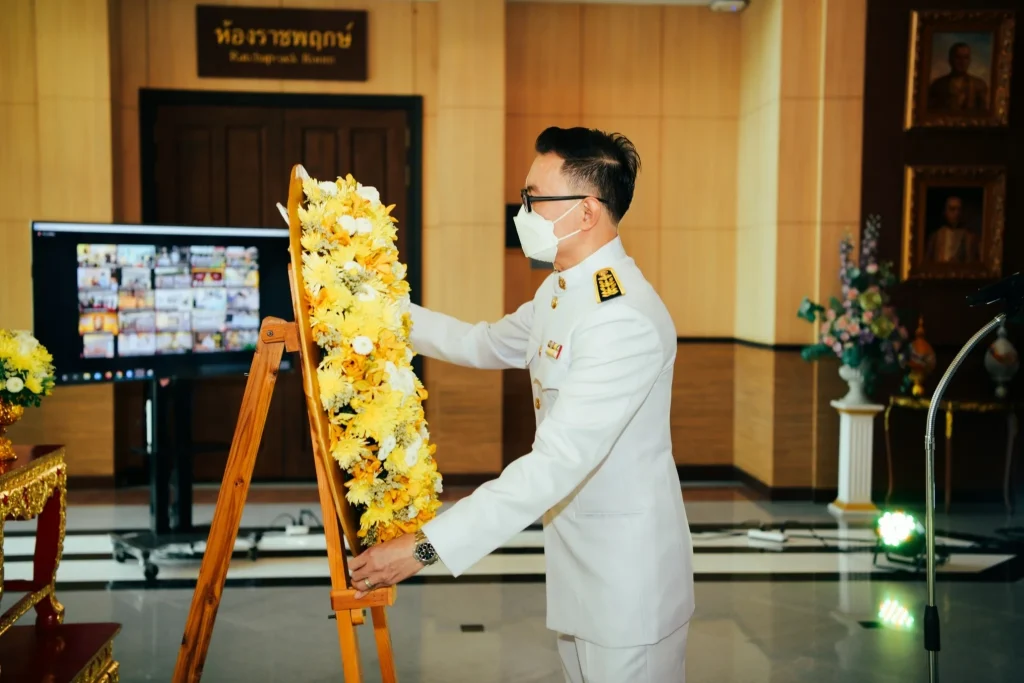 ‘นิด้า’ จัดพิธีน้อมรำลึก วันคล้ายวันสวรรคต ร.๙ พระผู้ทรงก่อกำเนิดสถาบัน