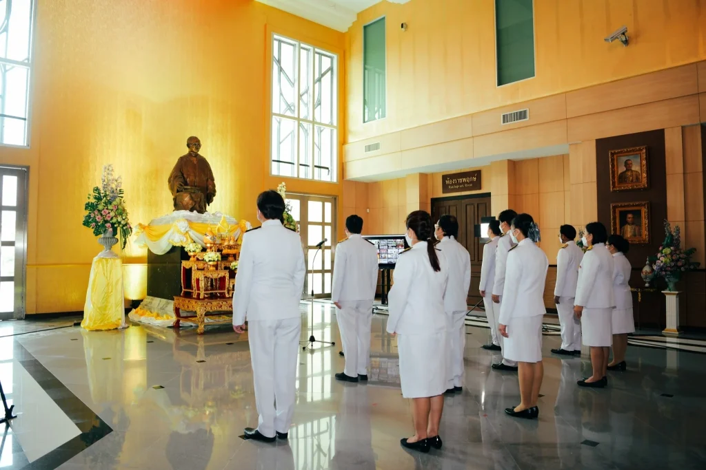 ‘นิด้า’ จัดพิธีน้อมรำลึก วันคล้ายวันสวรรคต ร.๙ พระผู้ทรงก่อกำเนิดสถาบัน
