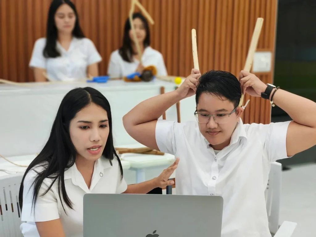 “Lady Pink” นิด้า คว้ารางวัลรองชนะเลิศโครงการออมสินยุวพัฒน์รักษ์ถิ่น ประจำปี 2565