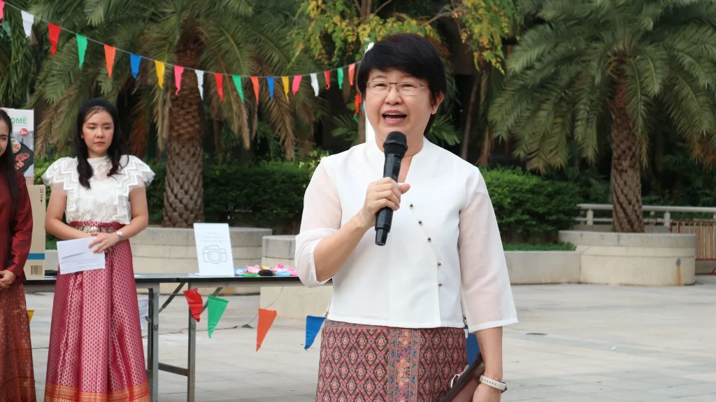 บรรยากาศอันแสนอบอุ่น ในค่ำคืนวันลอยกระทง ณ สถาบันบัณฑิตพัฒนบริหารศาสตร์