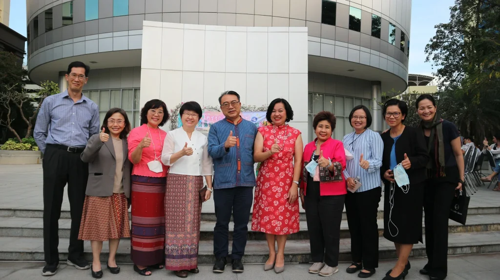 บรรยากาศอันแสนอบอุ่น ในค่ำคืนวันลอยกระทง ณ สถาบันบัณฑิตพัฒนบริหารศาสตร์