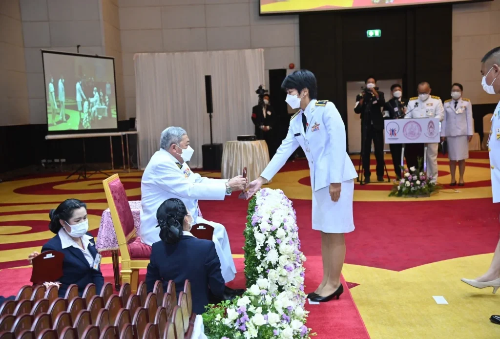 651109law 01 ขอแสดงความยินดีแก่ อาจารย์วัชรากรณ์ ถมจอหอ นักศึกษาเก่าหลักสูตรนิติศาสตรมหาบัณฑิต