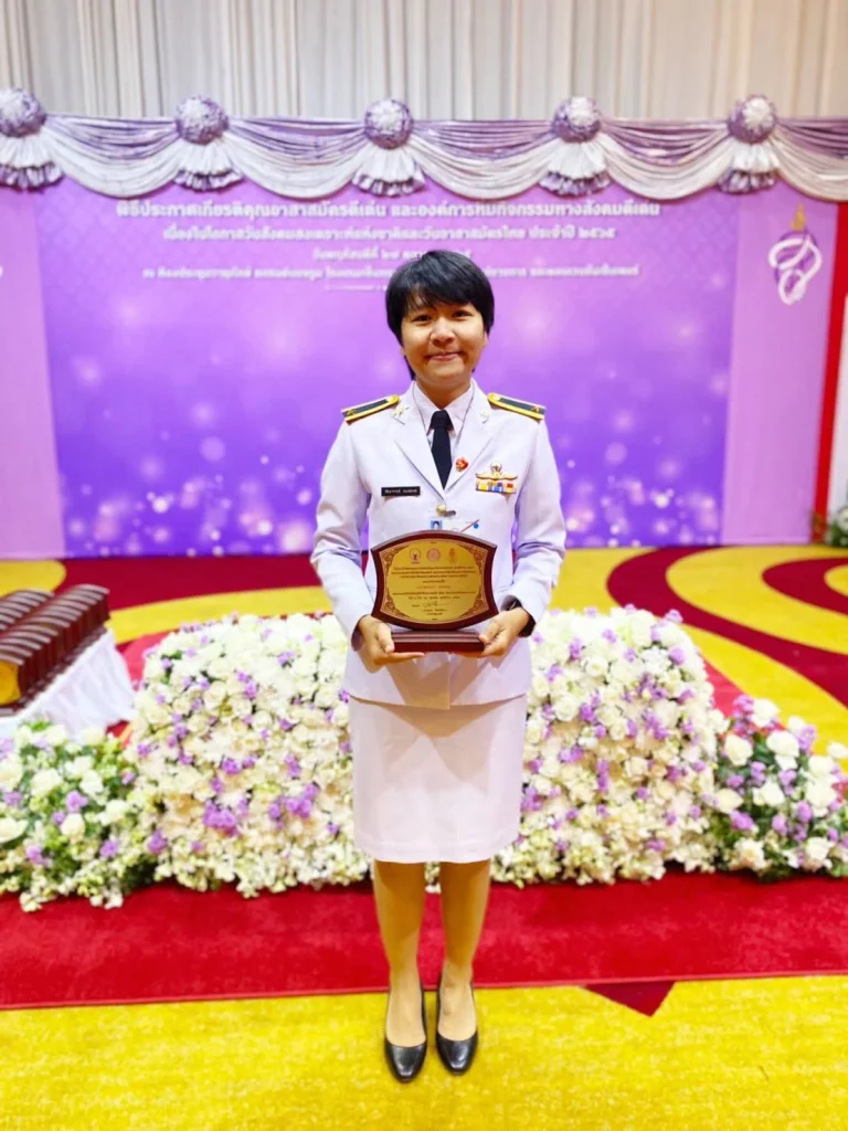 651109law 02 ขอแสดงความยินดีแก่ อาจารย์วัชรากรณ์ ถมจอหอ นักศึกษาเก่าหลักสูตรนิติศาสตรมหาบัณฑิต