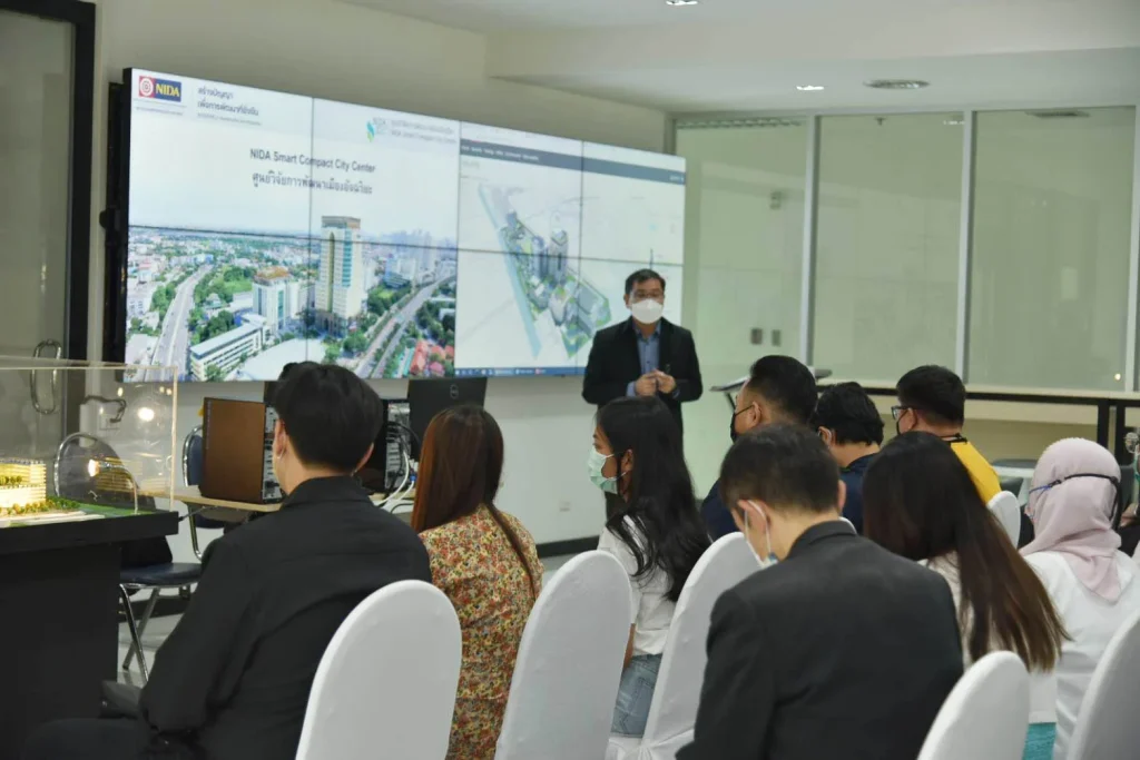 651110n 07 บุคลากร-นักศึกษา หลักสูตรการจัดการภาครัฐและภาคเอกชนมหาบัณฑิต (MPPM) ศึกษาดูงานศูนย์ NIDA S2C°