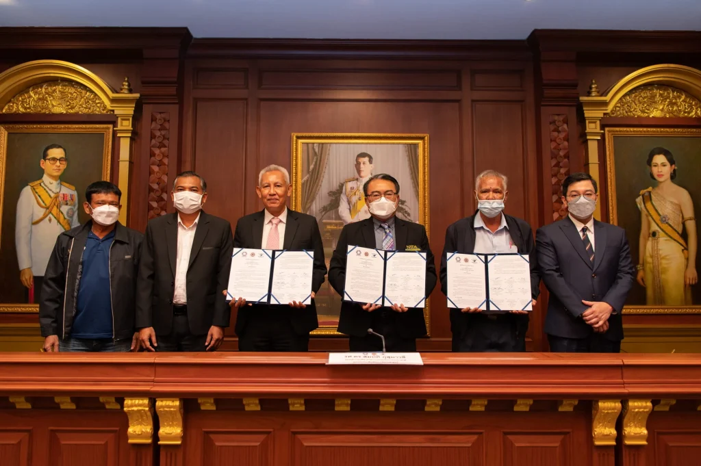 651213 11 “นิด้า – พอช. – เครือข่ายองค์กรชุมชน” ร่วมลงนามความร่วมมือ เสริมสร้างชุมชนเข้มแข็ง