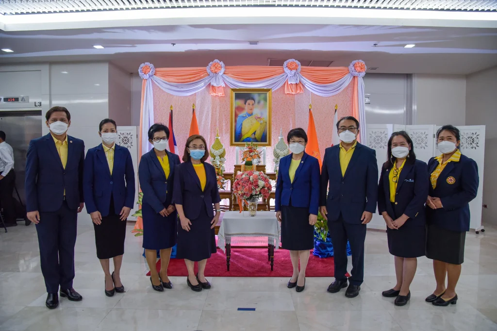 651219 03 scaled คณะผู้บริหาร “นิด้า” ร่วมลงนามถวายพระพรสมเด็จพระเจ้าลูกเธอ เจ้าฟ้าพัชรกิติยาภาฯ