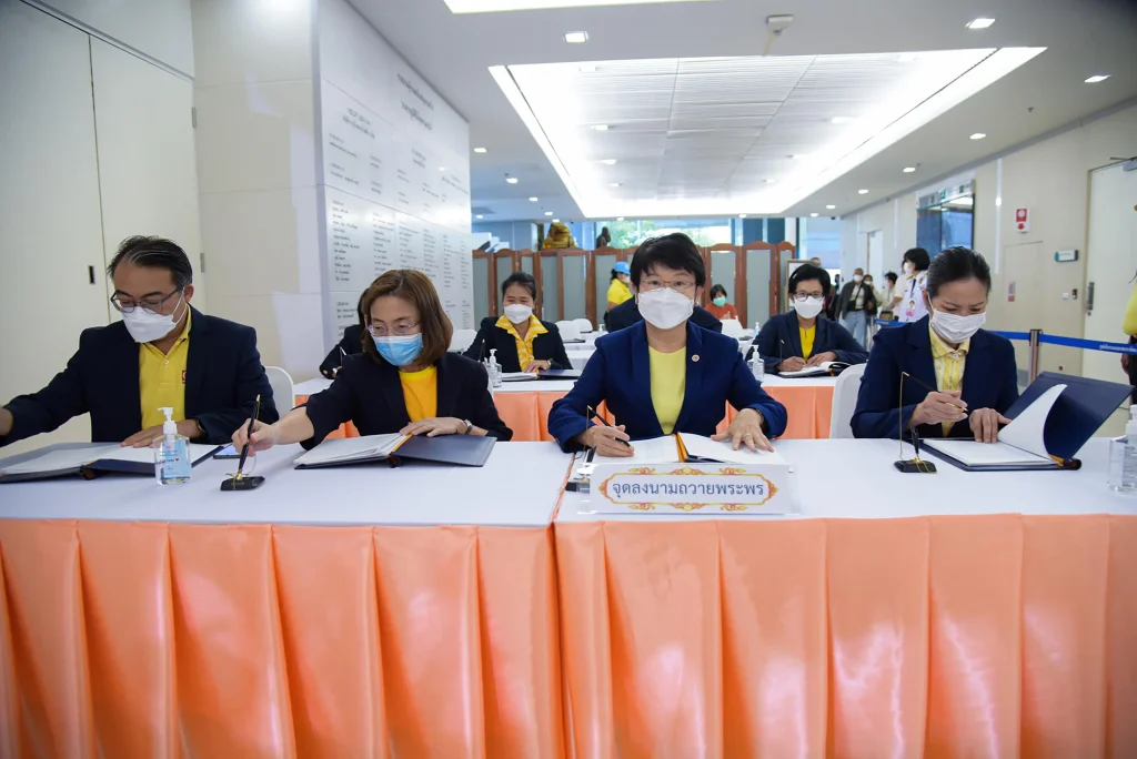 651219 04 scaled คณะผู้บริหาร “นิด้า” ร่วมลงนามถวายพระพรสมเด็จพระเจ้าลูกเธอ เจ้าฟ้าพัชรกิติยาภาฯ