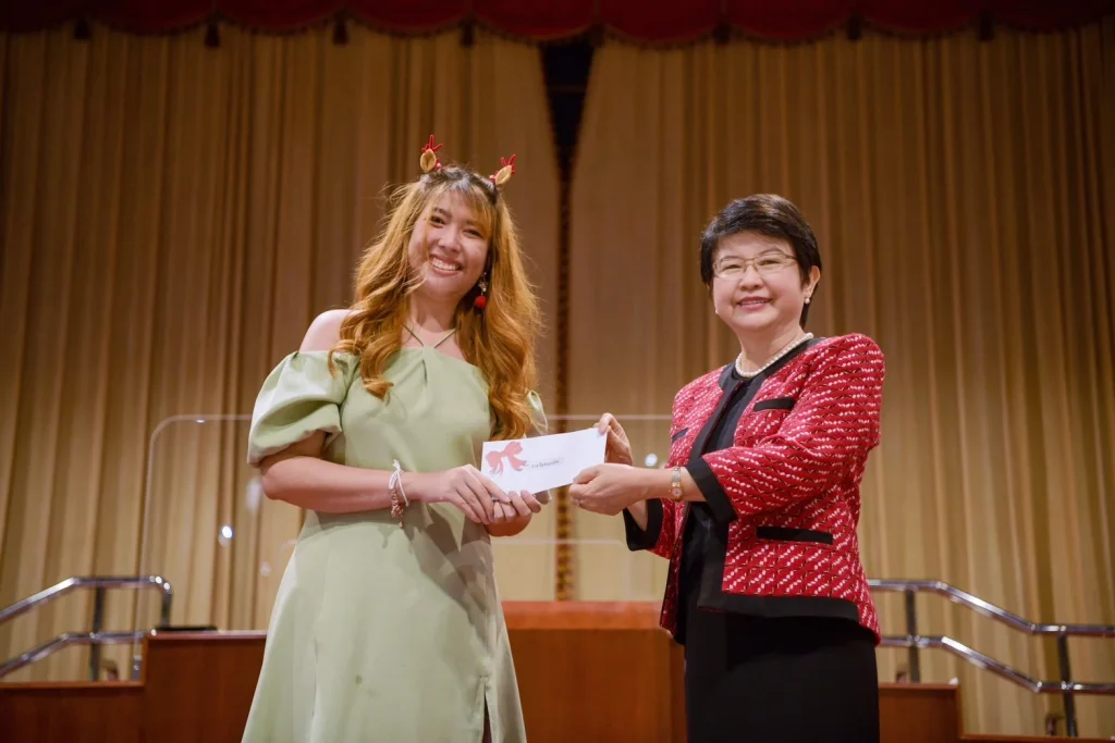 แสดงความยินดีกับผู้ได้รับรางวัล ในกิจกรรม “ประชาคม ท่องยุทธศาสตร์การพัฒนา 5 ปี”