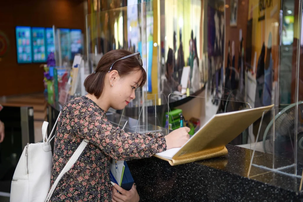 คณะจาก Yersin University (Yersin) เยือนสถาบัน