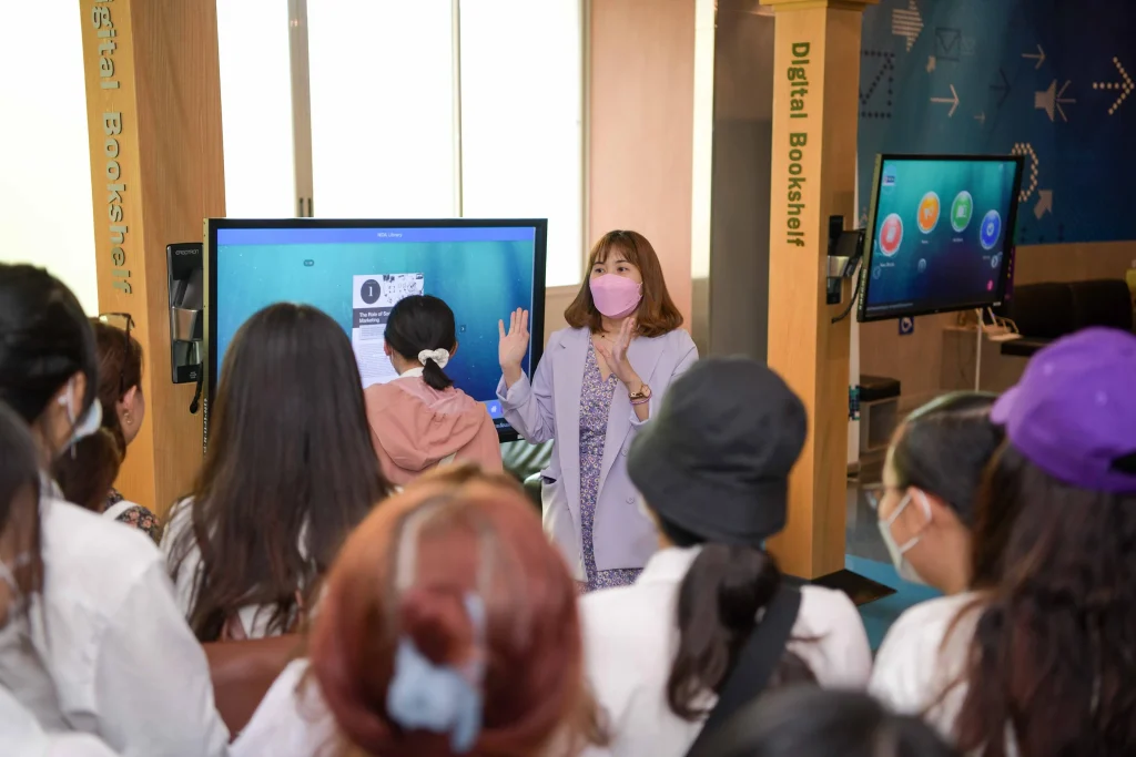 คณะจาก Yersin University (Yersin) เยือนสถาบัน