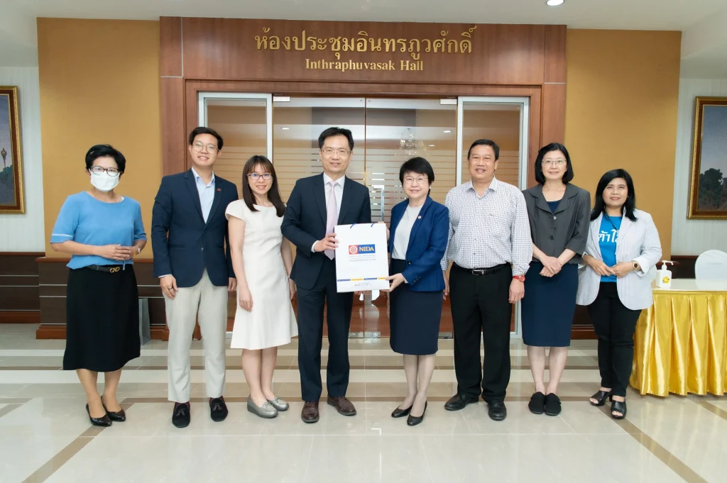 660224poll 08 scaled สำนักงานเศรษฐกิจและวัฒนธรรมไทเป ประจำประเทศไทย คณะศึกษาดูงานนิด้าโพล