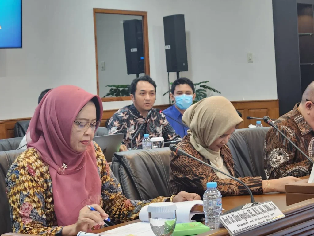 ผู้บริหาร NIDA เยือน Universitas Airlangga (UNAIR) สาธารณรัฐอินโดนีเซีย