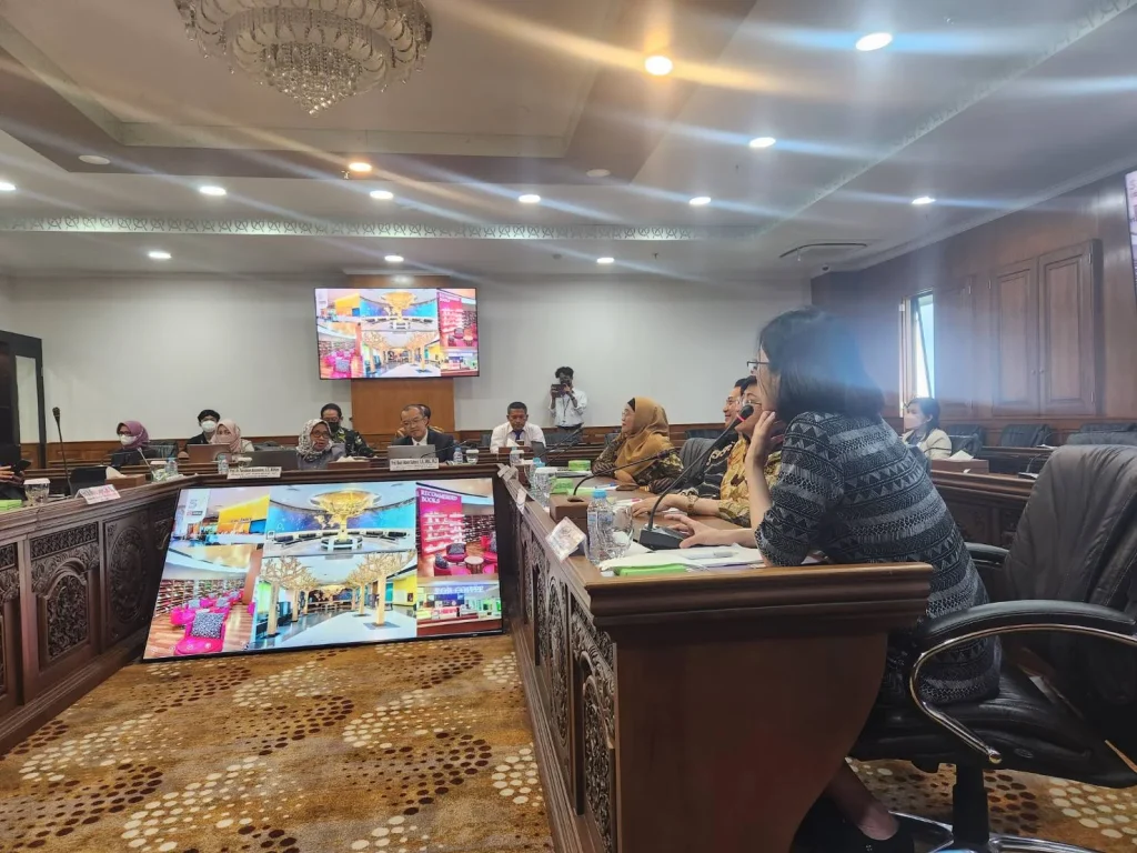 ผู้บริหาร NIDA เยือน Universitas Airlangga (UNAIR) สาธารณรัฐอินโดนีเซีย