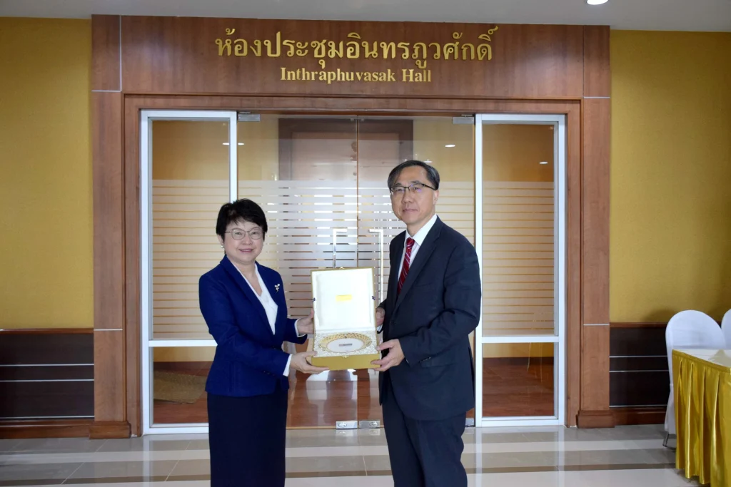 สถานเอกอัครราชทูตสาธารณรัฐเกาหลี ประจำประเทศไทย เยือน นิด้า ศึกษาดูกระบวนการในการทำโพล”นิด้าโพล”