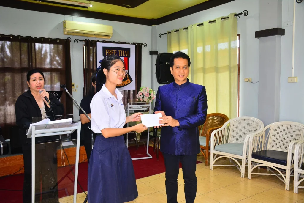 9 1 ร่วมงานและวางพวงมาลาวันเทิดเกียรติเสรีไทย