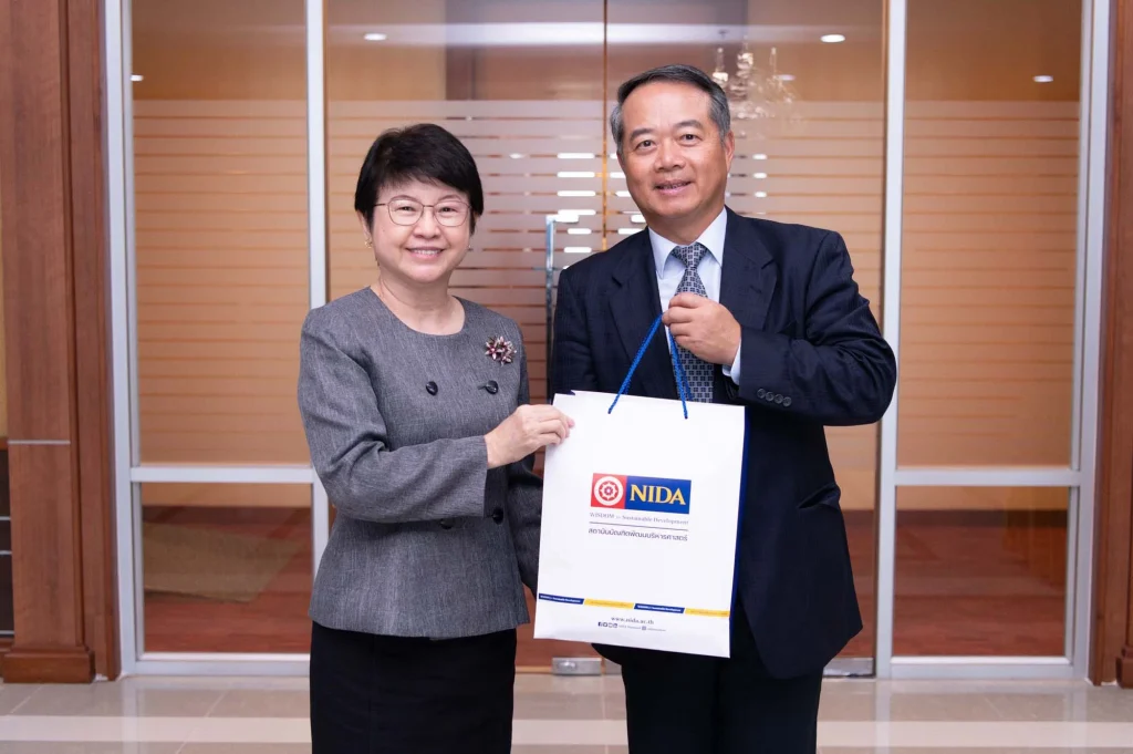 คณะศึกษาดูงานจากสำนักงานเศรษฐกิจฯ ไทเป ประจำประเทศไทย เยี่ยมชมนิด้าโพล