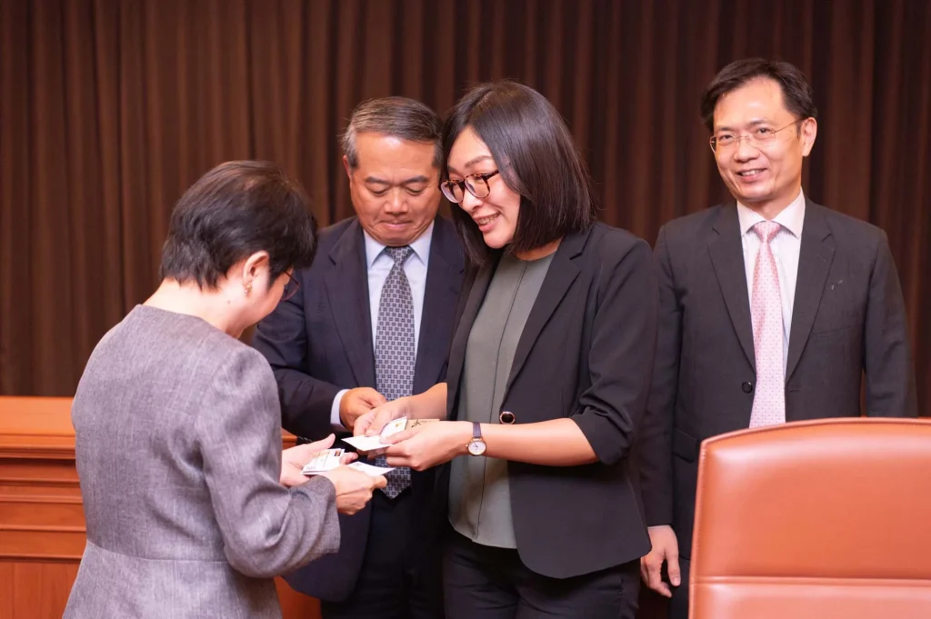 คณะศึกษาดูงานจากสำนักงานเศรษฐกิจฯ ไทเป ประจำประเทศไทย เยี่ยมชมนิด้าโพล