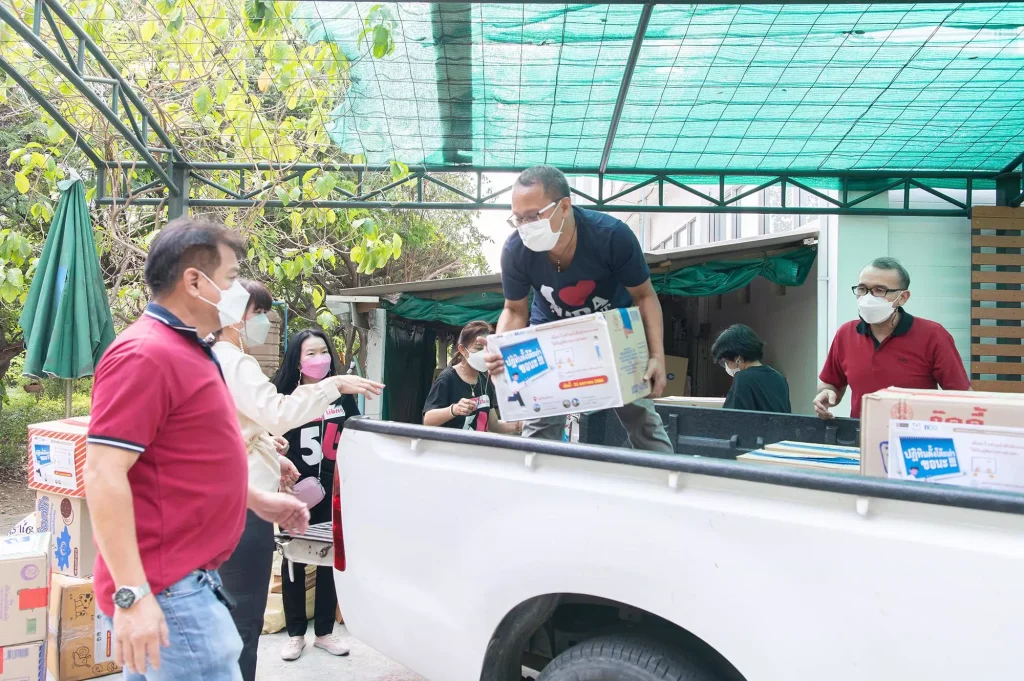 นิด้า’ ส่งมอบปฏิทินตั้งโต๊ะเก่า เพื่อผู้พิการทางสายตา จ.นนทบุรี