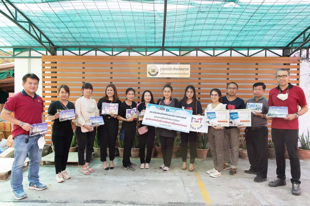 นิด้า’ ส่งมอบปฏิทินตั้งโต๊ะเก่า เพื่อผู้พิการทางสายตา จ.นนทบุรี