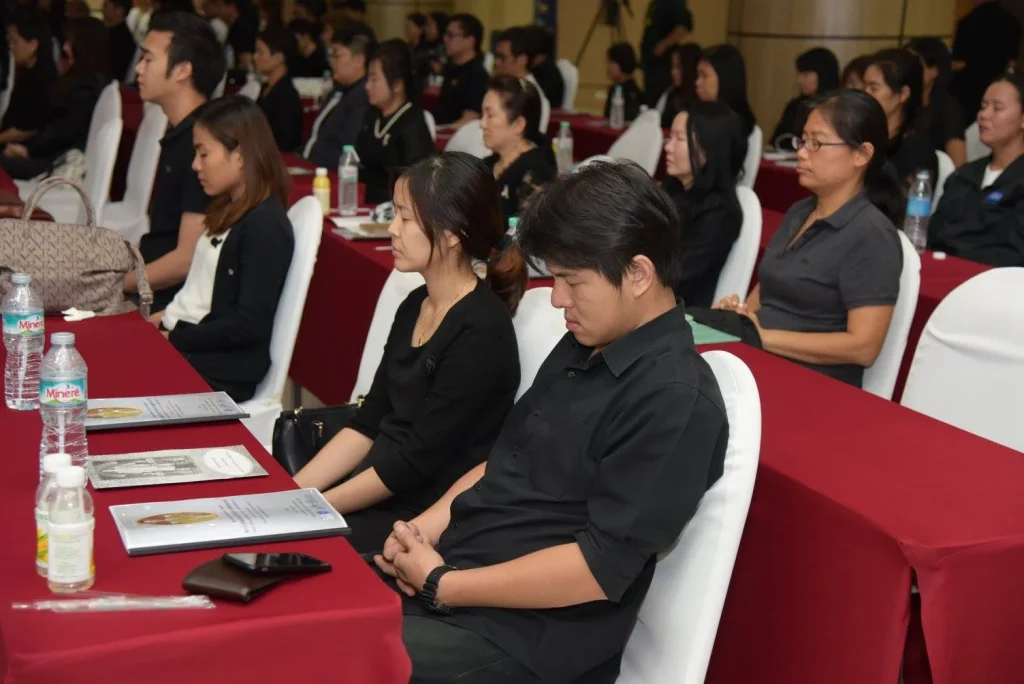 w10 พิธีสวดพระพุทธมนต์ เจริญสมาธิจิตภาวนา