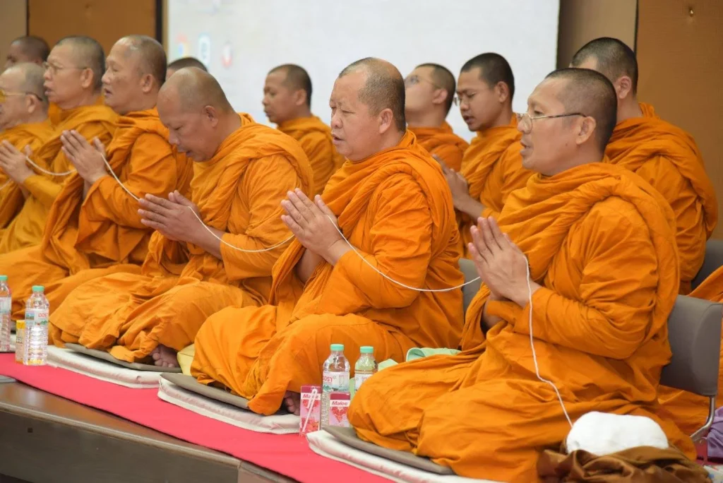 w2 1 พิธีสวดพระพุทธมนต์ เจริญสมาธิจิตภาวนา