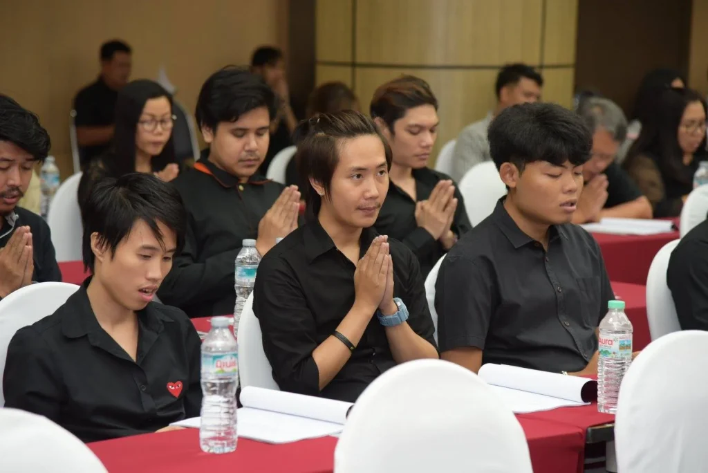 w7 พิธีสวดพระพุทธมนต์ เจริญสมาธิจิตภาวนา