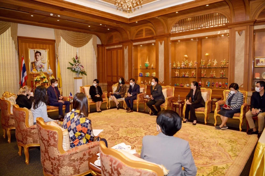 z6 ผู้แทนจาก Campus France สถานเอกอัครราชทูตฝรั่งเศสประจำประเทศไทย เยือนสถาบัน