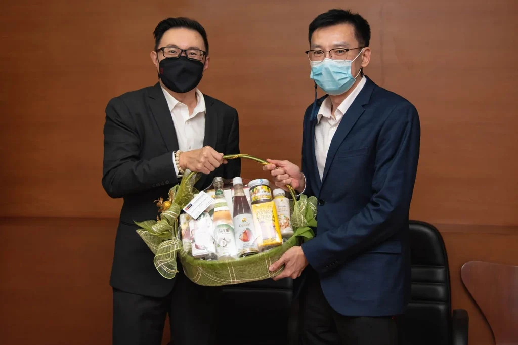 เข้าพบ อว. เพื่อมอบกระเช้าสวัสดีปีใหม่