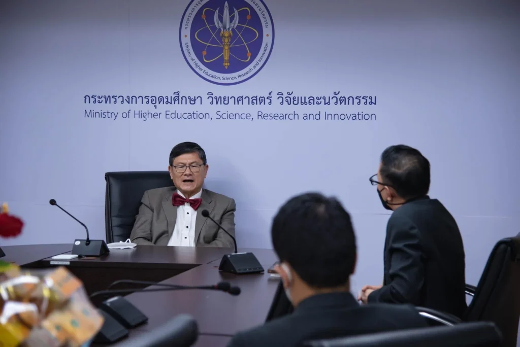 เข้าพบ อว. เพื่อมอบกระเช้าสวัสดีปีใหม่