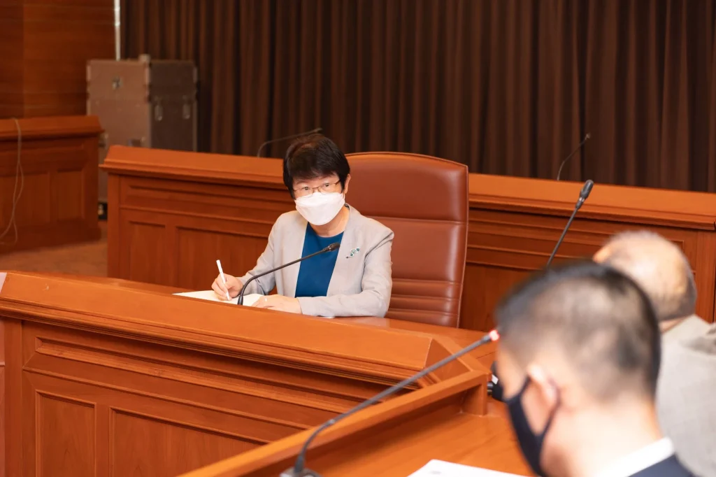 มูลนิธิเพื่อความยั่งยืน (Foundation for Sustainability) และคณะทำงาน เข้าพบเพื่อหารือ กับ อธิการบดี