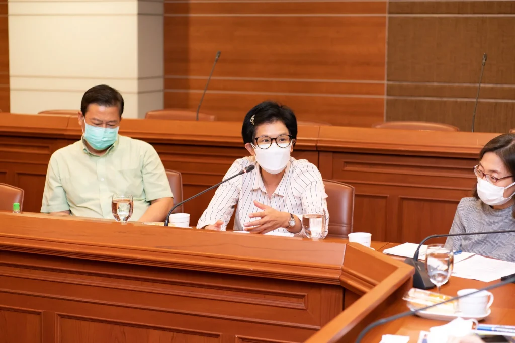 มูลนิธิเพื่อความยั่งยืน (Foundation for Sustainability) และคณะทำงาน เข้าพบเพื่อหารือ กับ อธิการบดี