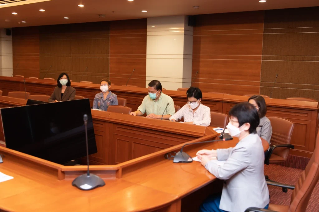 มูลนิธิเพื่อความยั่งยืน (Foundation for Sustainability) และคณะทำงาน เข้าพบเพื่อหารือ กับ อธิการบดี